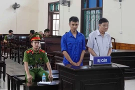 Phù phép gỗ lậu từ Lào về Việt Nam, 2 đối tượng lĩnh 25 năm tù giam