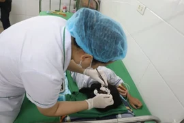 Bé gái bị cha dượng bạo hành ở Hà Tĩnh phải khâu 7 mũi ở đầu