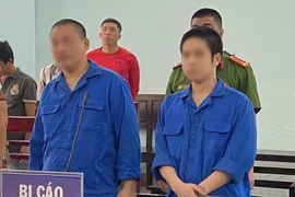 Chú cháu 'dắt' nhau vào tù vì cướp giật điện thoại