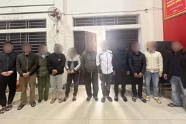 Triệt phá ổ nhóm đánh bạc, bắt giữ 11 đối tượng