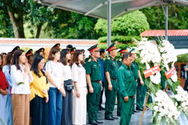 Hàng vạn du khách về tri ân tại Ngã ba Đồng Lộc