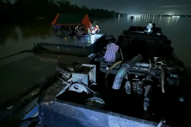 Phát hiện nhiều phương tiện vận chuyển “cát lậu” trong đêm