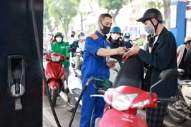 Giá xăng hôm nay 17/7: Tăng bật dữ dội?
