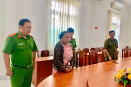 Khởi tố 'nữ quái' buôn hàng cấm ở Vĩnh Long