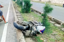 Hai xe máy tông nhau, 2 người thương vong ở Khánh Hoà