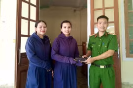 Nhặt được của rơi, 2 người phụ nữ tìm người trả lại