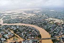 Mưa lũ ở Huế khiến 2 người chết, 6 người mất tích