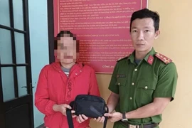 Công an Quảng Trị giúp người dân nhận lại tài sản đánh rơi