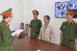 Khởi tố đối tượng kinh doanh hàng cấm ở Khánh Hoà