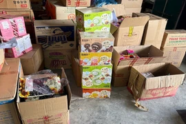 Tiêu huỷ gần 300kg bánh kẹo không rõ nguồn gốc ở Khánh Hoà