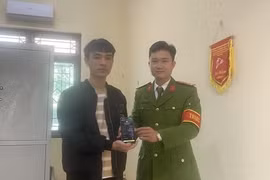 Công an Hà Tĩnh giúp người dân nhận lại tiền chuyển khoản nhầm