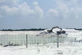 Đấu giá thành công mỏ cát thạch anh "khủng" ở Huế