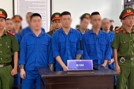 Buôn bán "cái chết trắng", 8 bị cáo lĩnh hơn 100 năm tù