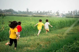 Cho con một tuổi thơ có quê nhà