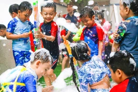 Cùng con lớn lên trong thế giới nghệ thuật và sáng tạo