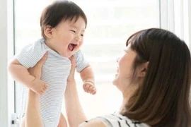 Cha mẹ ở vậy nuôi con sau ly hôn, liệu có nên?