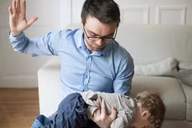 Dạy con bằng đòn roi - tổn thương khó chữa lành