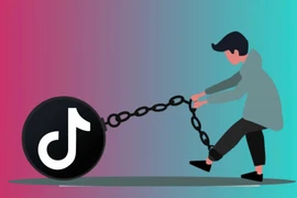 Con mê TikTok cả ngày, cha mẹ xử lý thế nào để con không phản kháng?