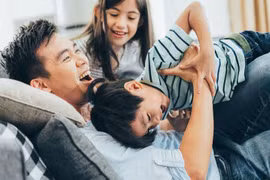 Làm sao để cha mẹ và con nói cùng một ngôn ngữ yêu thương?