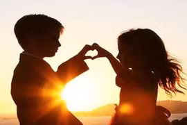 Con có người yêu sớm, cha mẹ hành xử thế nào?