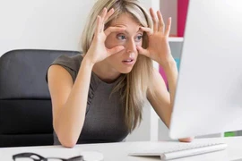 Hội chứng thị giác màn hình ảnh hưởng sao đến dân văn phòng?