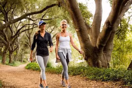 Tại sao đi bộ sau bữa ăn tốt cho hệ tiêu hóa? 