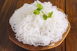 Góc khuất phía sau sợi bún, miến