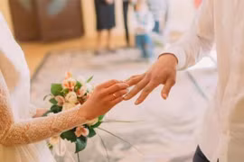 Bí quyết giúp vợ chồng lệch tuổi hạnh phúc dài lâu