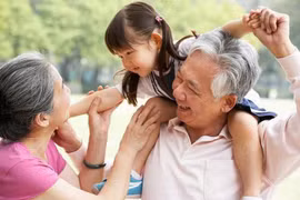 Vượt qua khoảng cách thế hệ trong gia đình thế nào?