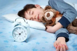 Trẻ ngủ muộn, dậy trễ ảnh hưởng đến trí não, thể chất