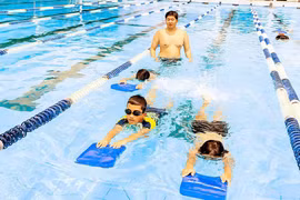 Đừng chờ đến khi con lớn mới dạy bơi