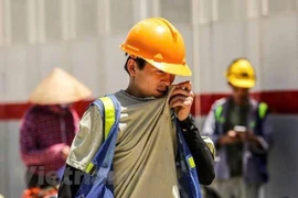 Cách phòng tránh sốc nhiệt khi làm việc dưới trời nắng nóng