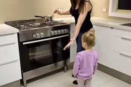 Bí kíp giữ an toàn cho trẻ khi ở nhà một mình