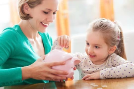 Cha mẹ nên dạy con tiết kiệm từ việc nhỏ