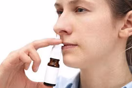 Nguy hiểm khi lạm dụng thuốc xịt mũi, cách sử dụng an toàn