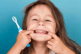 Nguyên nhân khiến trẻ bị sâu răng dù đánh răng đều đặn