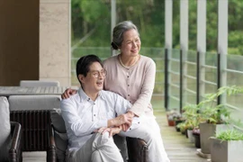 Sau tuổi 50, hạnh phúc hôn nhân nằm ở sự gắn bó bình dị