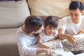 Cha mẹ cần làm gì để chuẩn bị tài chính vững chắc cho con?