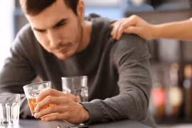 Vì sao uống rượu bia hàng ngày làm tăng nguy cơ đột quỵ?