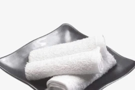 Nguy cơ tiềm ẩn từ khăn lạnh mất vệ sinh