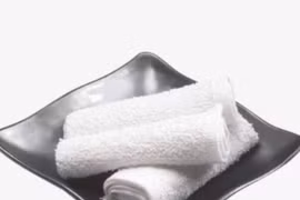 Nguy cơ tiềm ẩn từ khăn lạnh mất vệ sinh