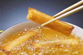 Nguy cơ ung thư từ dầu ăn chiên đi chiên lại