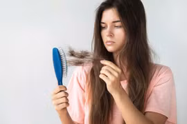 Vì sao phụ nữ dễ rụng tóc, cách khắc phục hiệu quả