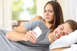 Nên giữ hay buông khi bạn đời kiểm soát quá mức