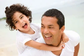 Yêu người có con riêng, bí quyết để vượt qua thử thách