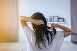 Ngủ khi tóc ướt, bạn đang tự hại mình mà không biết