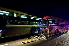 Khởi tố vụ xe khách tông nhau làm 3 người chết trên cao tốc