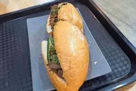 Yêu cầu xác minh bánh mì giá 208.000 đồng ở sân bay Nội Bài