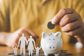 Vợ hay chồng giữ tiền mới khéo?