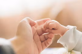 Lý do người trẻ trì hoãn sinh con